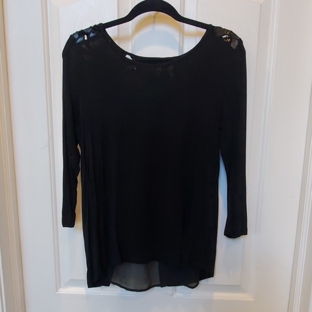 Detail back black shirt